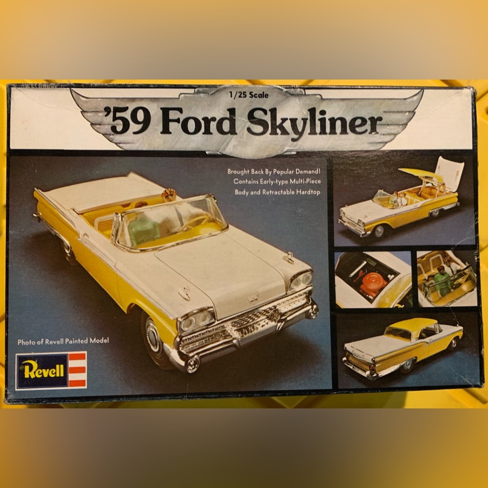 Revell ‘59 Ford Galaxy SKYLINER. 1:25 Model Kit #H-1333 from 1975 w/Figures